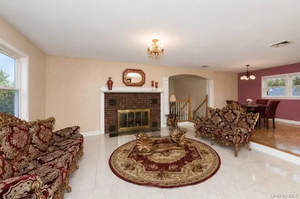 303 Westchester AVE, West Babylon, NY 11704