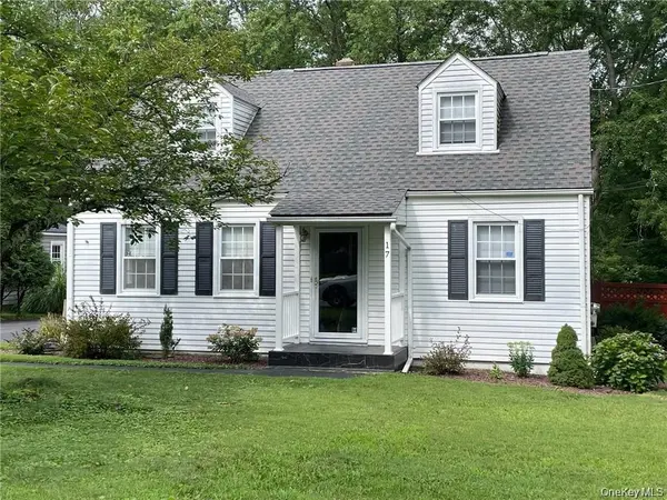 17 Kinderhook DR, Poughkeepsie, NY 12603