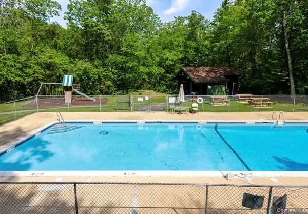 603 Fox Run LN, Carmel, NY 10512