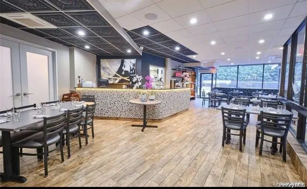 1 Bay Club DR #16W, Bayside, NY 11360
