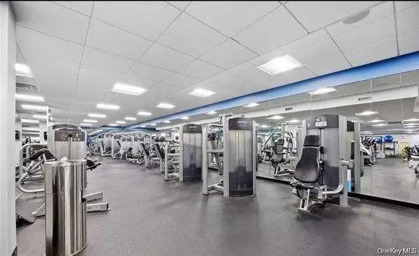 1 Bay Club DR #16W, Bayside, NY 11360