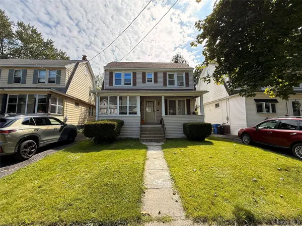 30 Bogart Ter, Colonie, NY 12202