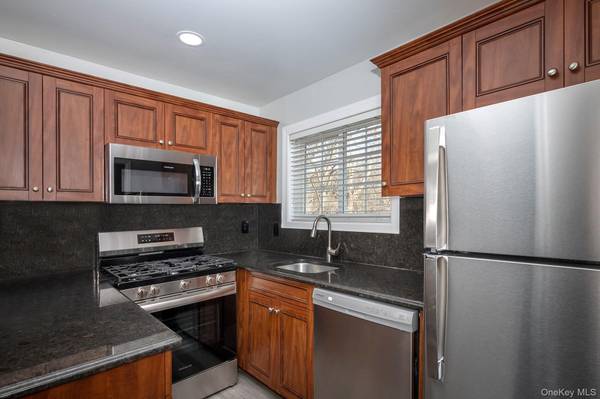 7-2B Dark Hollow RD #7-2B, Port Jefferson, NY 11777