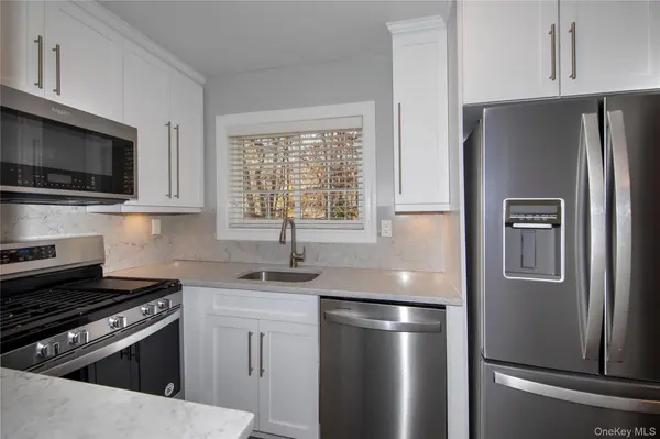 1-2B Dark Hollow RD #1-2B, Port Jefferson, NY 11777