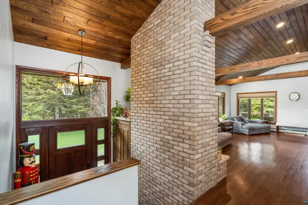 1521 Highway 61 E, Grand Marais, MN 55604