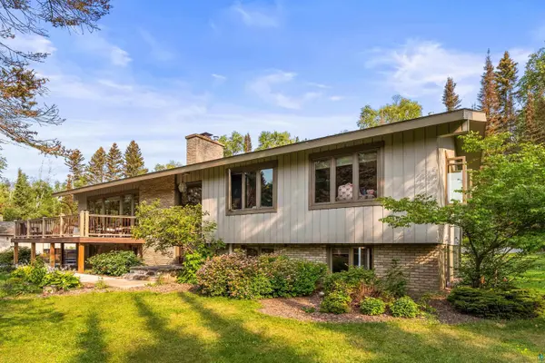 1521 Highway 61 E, Grand Marais, MN 55604