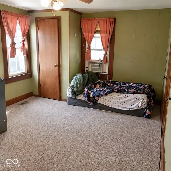 220 12th ST, Bloomfield, IN 47424