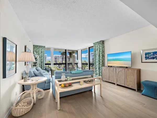1075 GULF OF MEXICO DR #205, Longboat Key, FL 34228