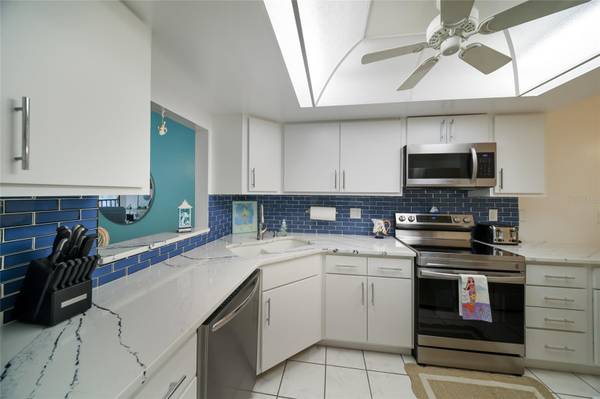 3705 E BAY DR #115, Holmes Beach, FL 34217
