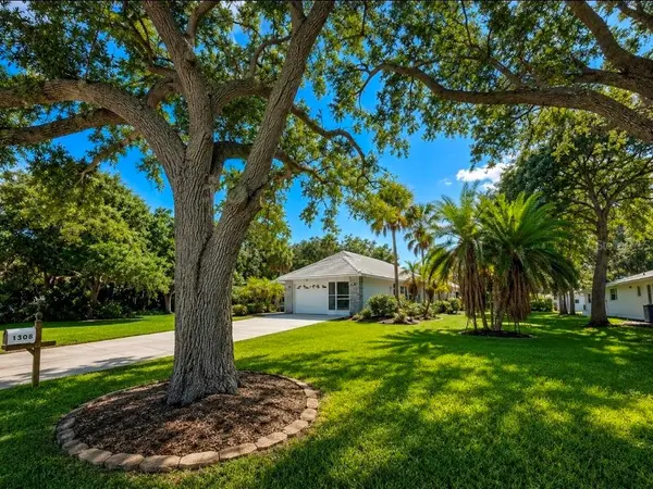 1308 S RIVERSIDE DR, Edgewater, FL 32132