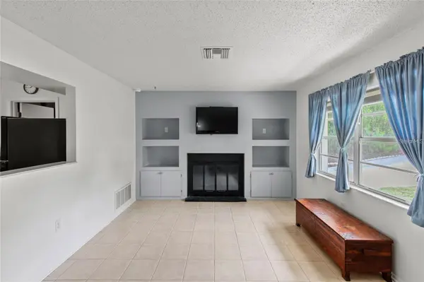 40319 ORANGE CIR, Lady Lake, FL 32159