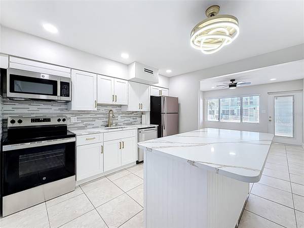 1840 SHORE DR S #5, South Pasadena, FL 33707
