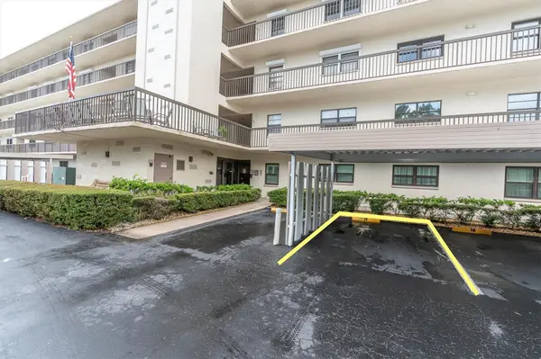 8198 TERRACE GARDEN DR #511, St Petersburg, FL 33709