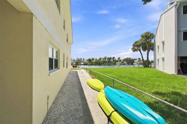 12100 CAPRI CIR S #204, Treasure Island, FL, 33706 photo 32