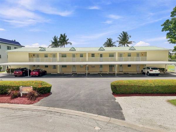 12100 CAPRI CIR S #204, Treasure Island, FL, 33706 photo 2