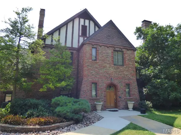 9 Bellerive Acres, Bellerive, MO 63121