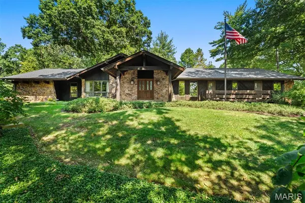 7 Villa Coublay, Frontenac, MO 63131