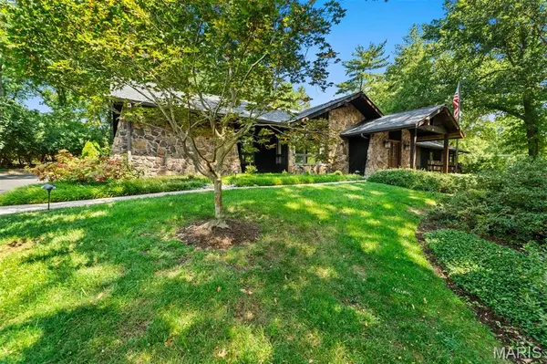 7 Villa Coublay, Frontenac, MO 63131
