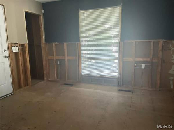 844 Townhouse LN, Hazelwood, MO 63042
