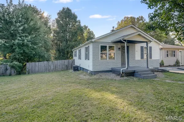 717 Greenwood PL, Collinsville, IL 62234