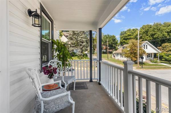 700 S Benton, St Charles, MO 63301