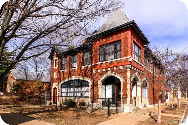 5001 Pernod AVE, St Louis, MO 63139