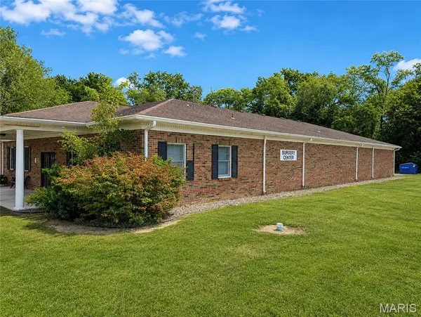 28 N 64th ST, Belleville, IL 62223