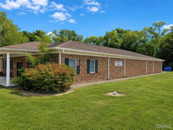 28 N 64th ST, Belleville, IL 62223