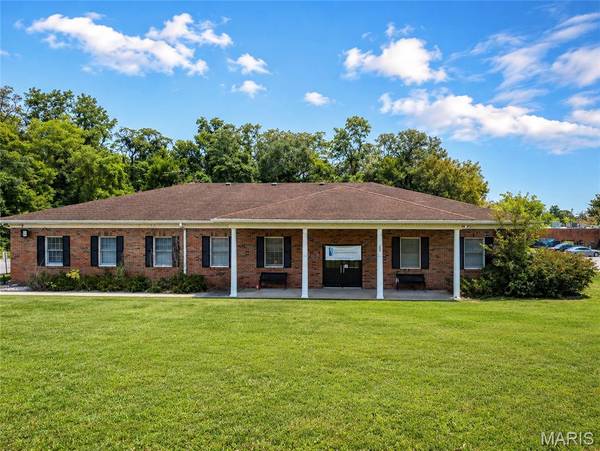 28 N 64th ST, Belleville, IL 62223