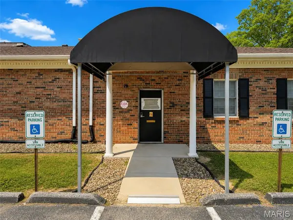 28 N 64th ST, Belleville, IL 62223