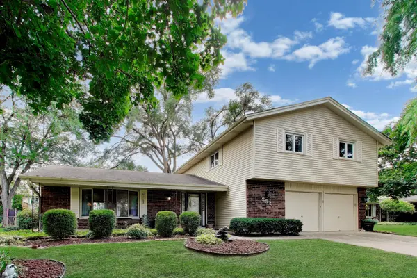 252 Millford LN, Bloomingdale, IL 60108