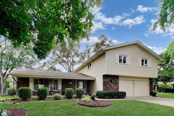 252 Millford LN, Bloomingdale, IL 60108