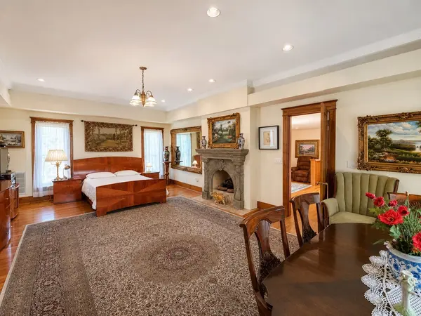 1506 Oswego RD #A, Naperville, IL 60540