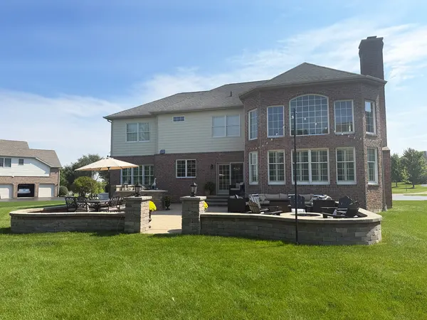 8 Prairie Landings CT, Hawthorn Woods, IL 60047