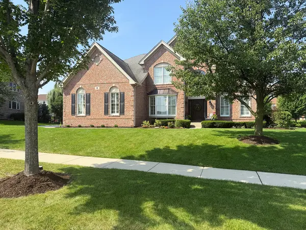8 Prairie Landings CT, Hawthorn Woods, IL 60047