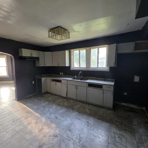 11936 S Prairie AVE, Chicago, IL 60628