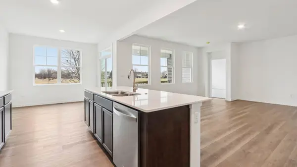 296 Snowdrop LN, Elgin, IL 60124