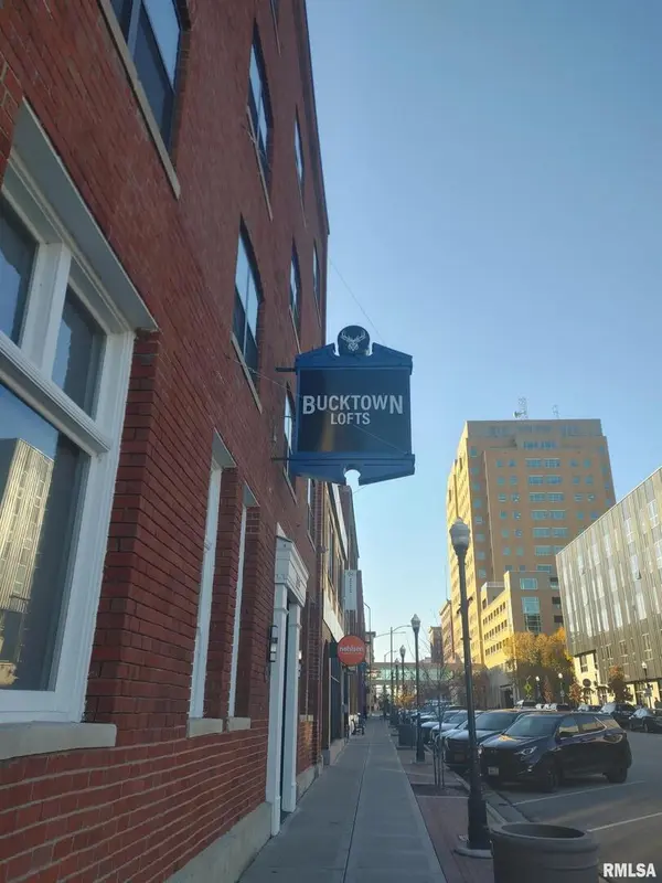 225 E 2ND ST #103, Davenport, IA 52801