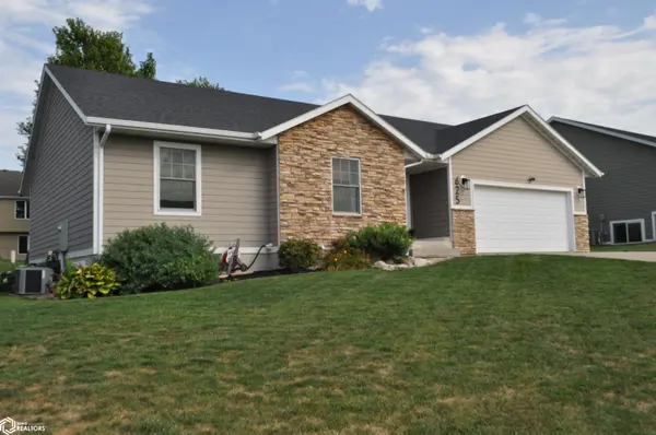 625 Field Crest DR, Carroll, IA 51401