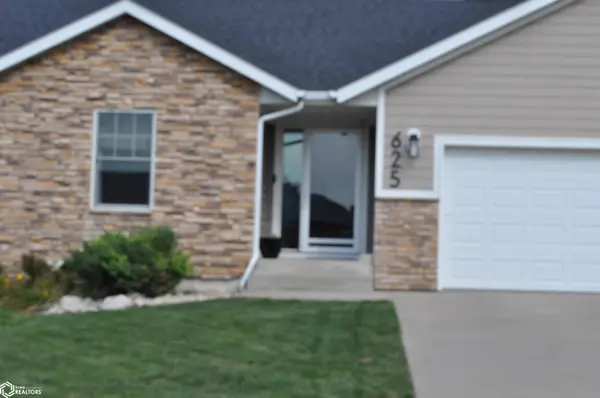 625 Field Crest DR, Carroll, IA 51401
