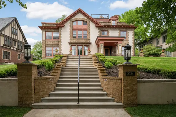 2224 W Lake Of The Isles Pkwy, Minneapolis, MN 55405