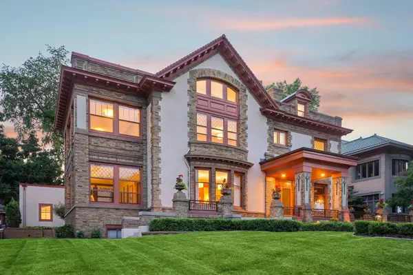 2224 W Lake Of The Isles Pkwy, Minneapolis, MN 55405