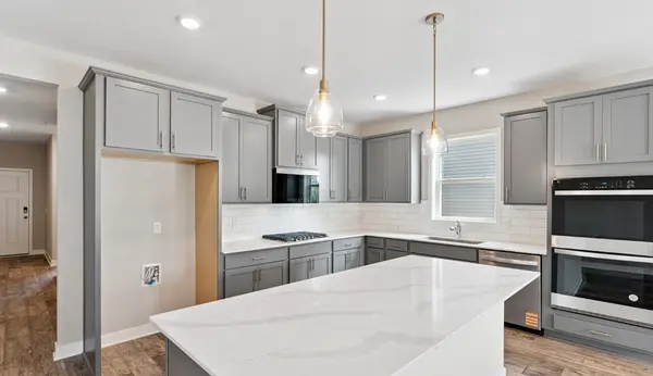 2156 Bluff Heights DR, Shakopee, MN 55379