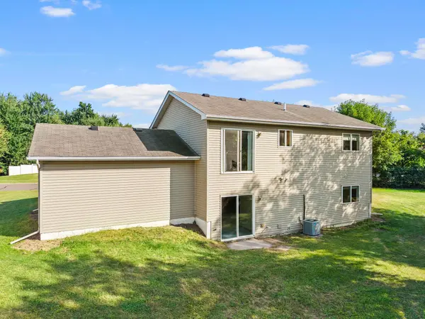 616 Horseshoe LN, Braham, MN 55006