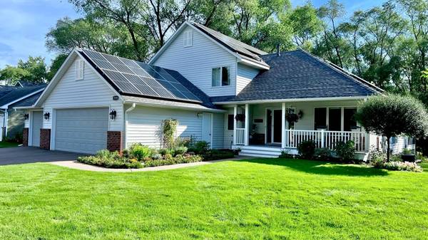 3598 Searle CT, Vadnais Heights, MN 55127