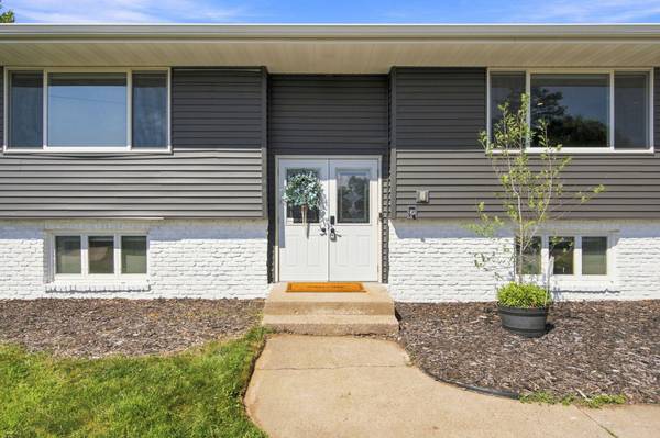 10201 209th ST N, Forest Lake, MN 55025