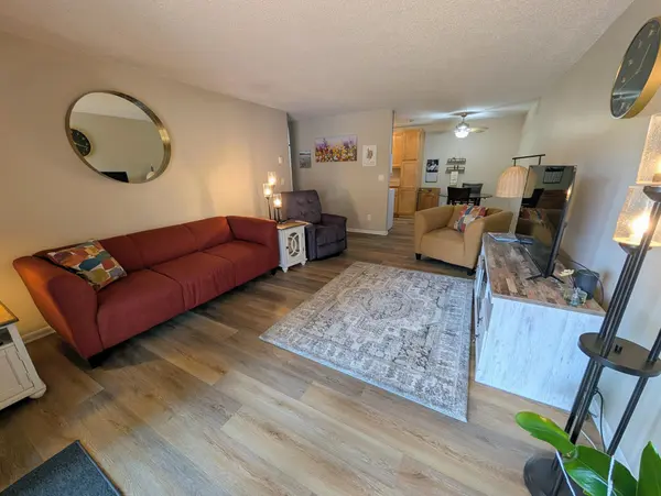 1828 Perlich AVE #1B, Red Wing, MN 55066
