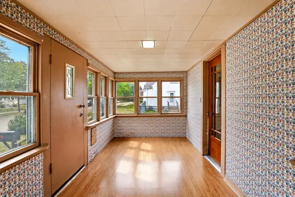 242 Park ST W, South Saint Paul, MN 55075