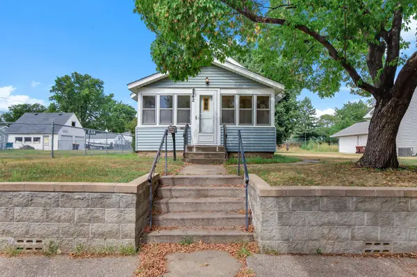 242 Park ST W, South Saint Paul, MN 55075