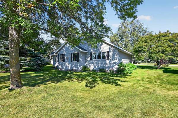 1258 Westbrook CIR, Alexandria, MN 56308